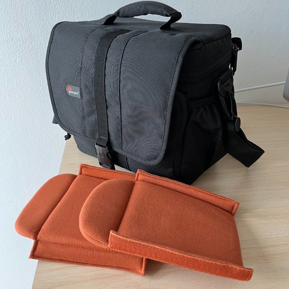 Lowepro Adventura 170 DSLR Camera Carry Bag - Picture 7 of 10